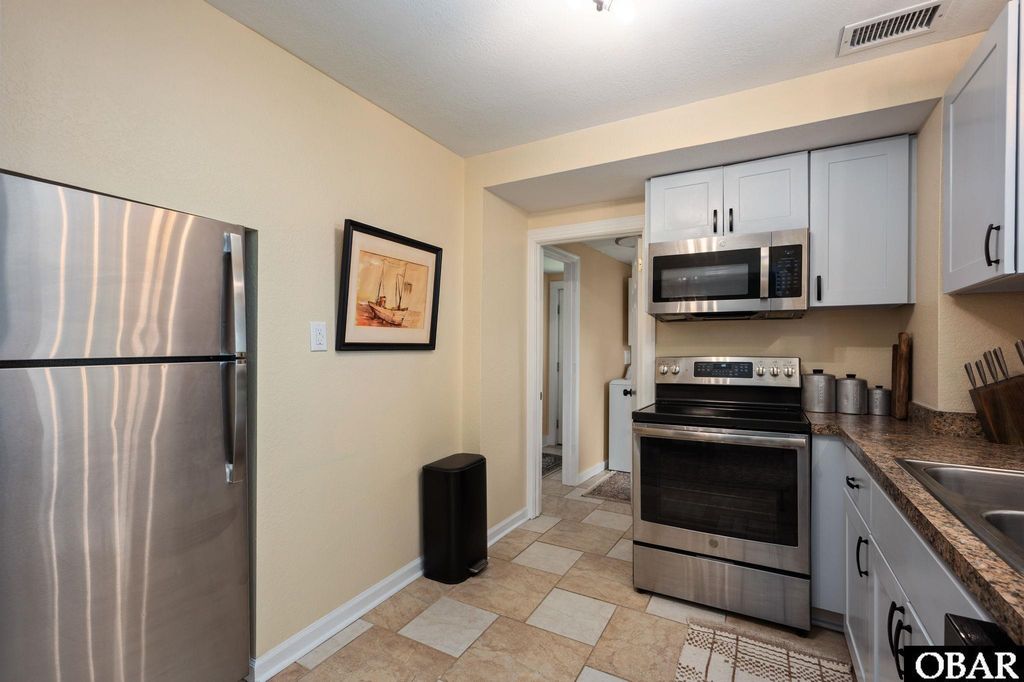 Image 11 of property listing at 614 Croatan Avenue, Manteo, NC 27954