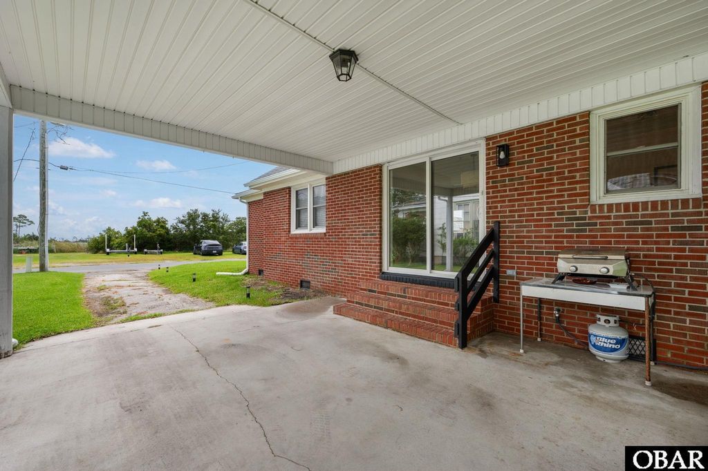 Image 3 of property listing at 614 Croatan Avenue, Manteo, NC 27954