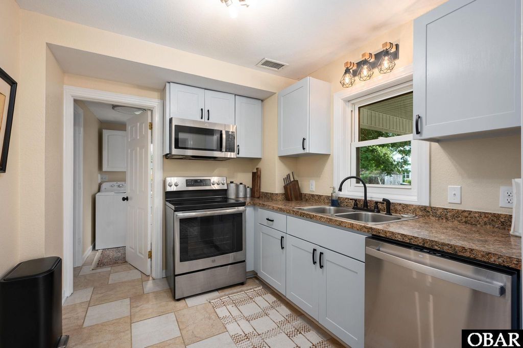 Image 9 of property listing at 614 Croatan Avenue, Manteo, NC 27954