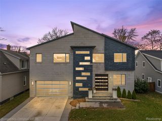 211 N Washington Avenue, Royal Oak, MI 48067