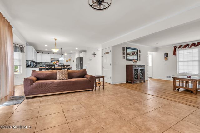 592 Pirate Lane, Manahawkin, NJ 08050