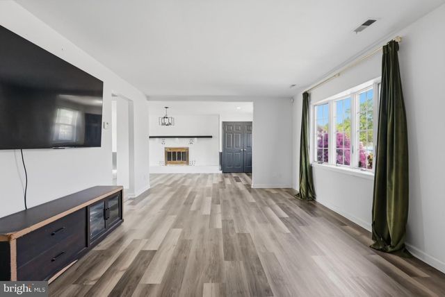 87 ARGYLE AVE, Blackwood, NJ 08012