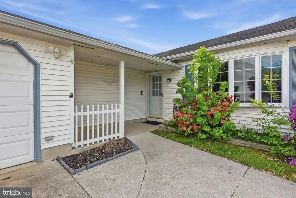 87 ARGYLE AVE, Blackwood, NJ 08012