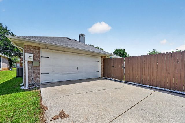 1428 Bregenz Lane, Lewisville, TX 75067