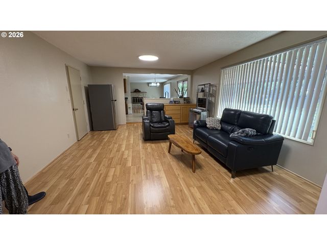 2047 ORR Ln, Eugene, OR 97405