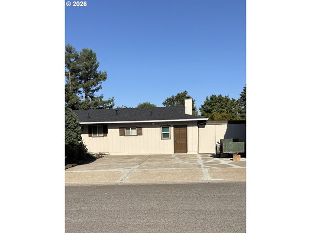 2047 ORR Ln, Eugene, OR 97405