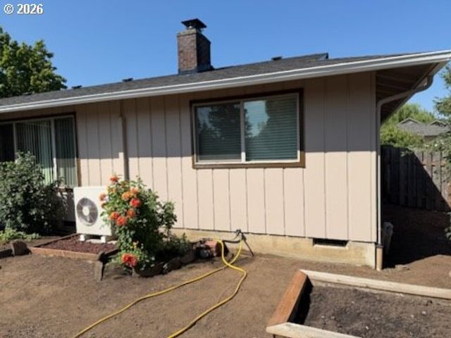 2047 ORR Ln, Eugene, OR 97405