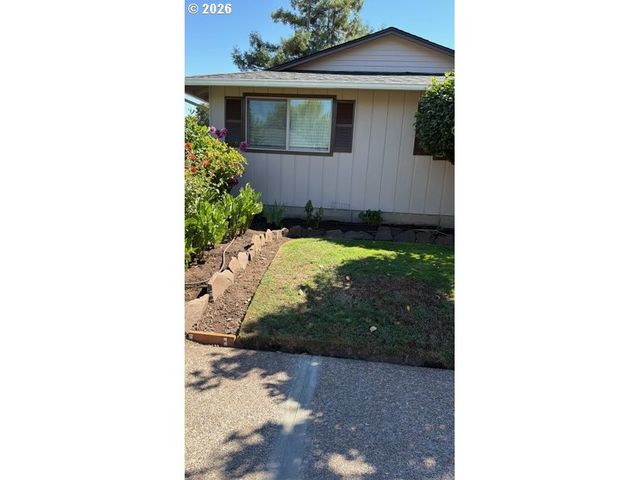 2047 ORR Ln, Eugene, OR 97405