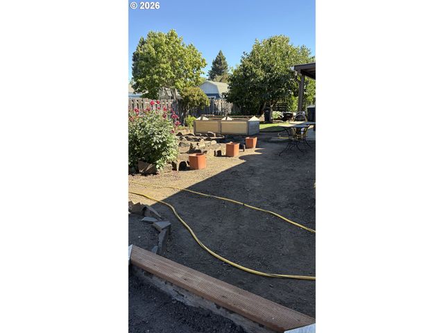 2047 ORR Ln, Eugene, OR 97405