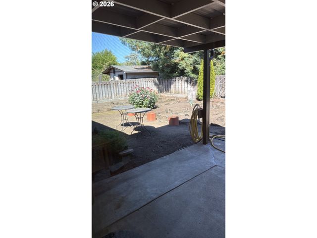 2047 ORR Ln, Eugene, OR 97405