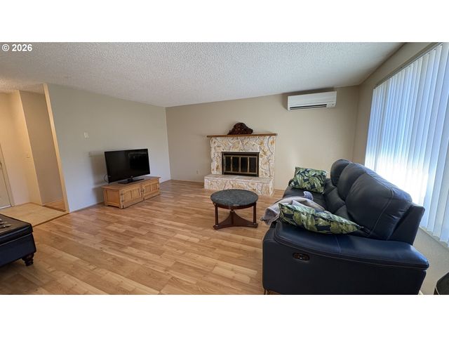 2047 ORR Ln, Eugene, OR 97405