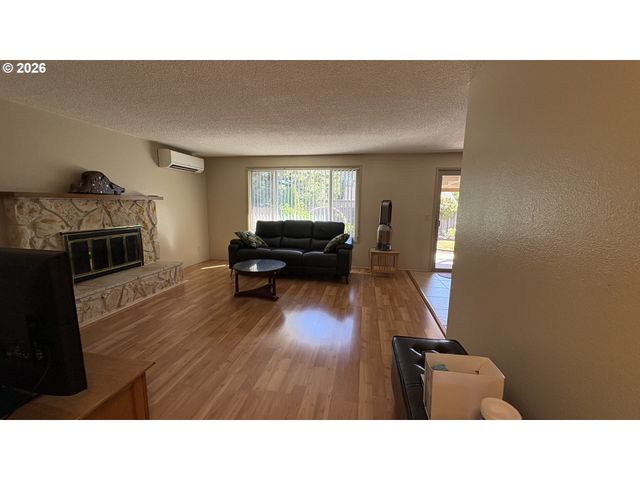 2047 ORR Ln, Eugene, OR 97405