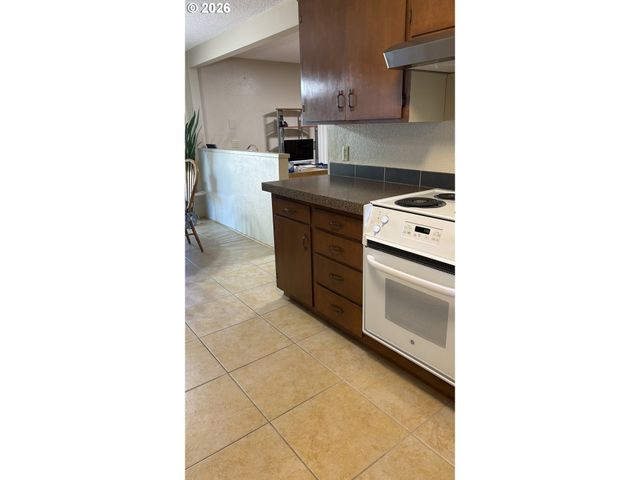 2047 ORR Ln, Eugene, OR 97405