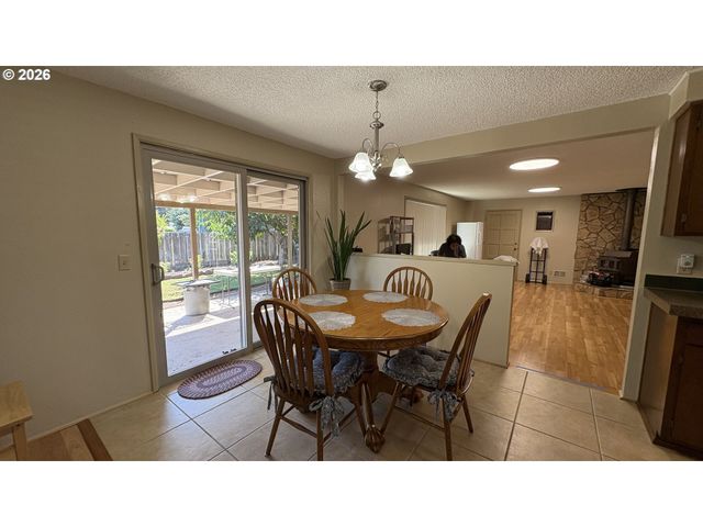 2047 ORR Ln, Eugene, OR 97405