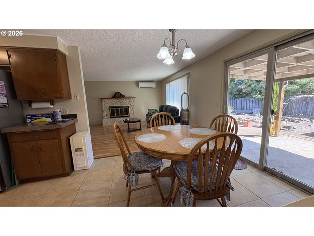 2047 ORR Ln, Eugene, OR 97405