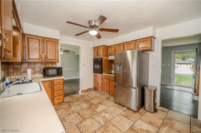 3424 Tall Oaks Lane, Austintown, OH 44511