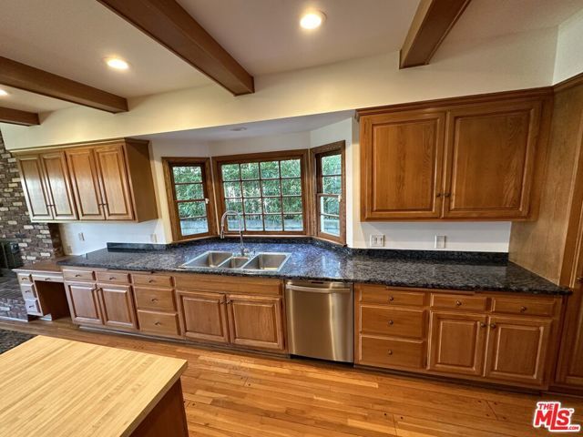 619 N Canon Drive, Beverly Hills, CA 90210