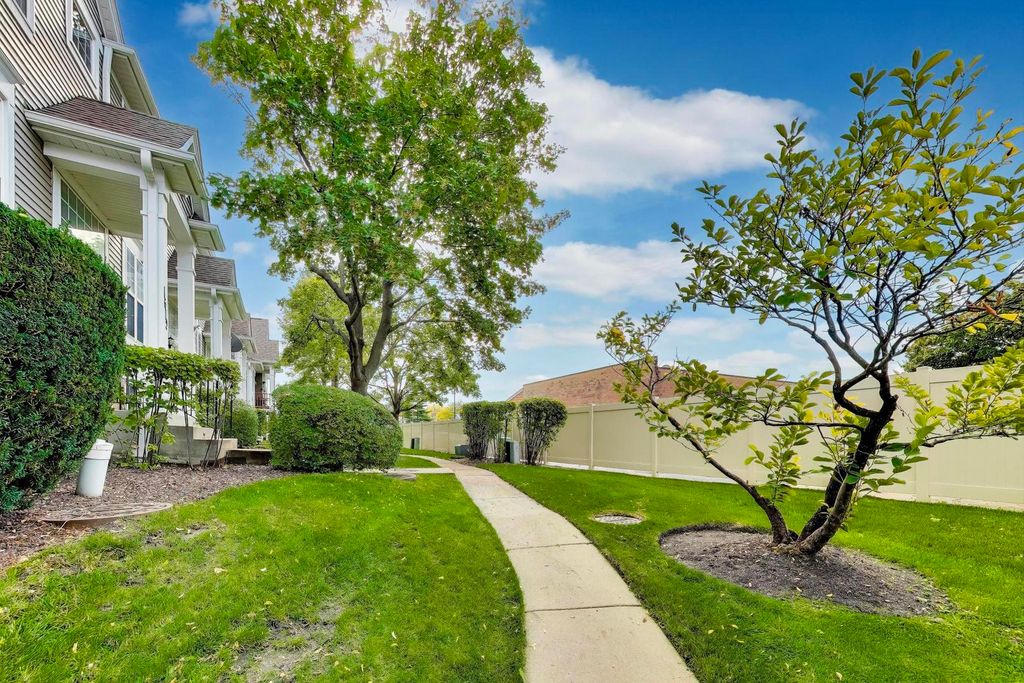 1612 Fox Run Drive, Arlington Heights, IL 60004 — photo 4