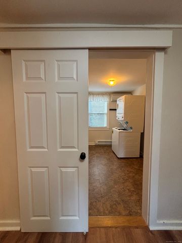 11 West Street, East Hampton, CT 06424