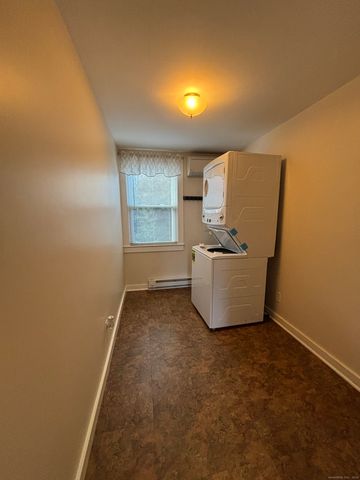 11 West Street, East Hampton, CT 06424