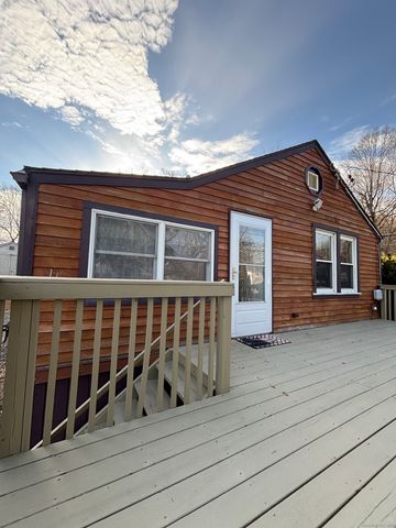 11 West Street, East Hampton, CT 06424