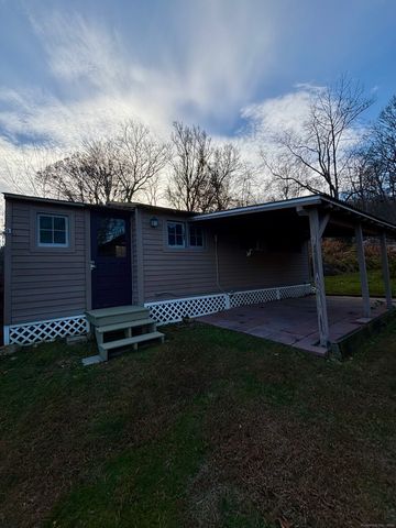 11 West Street, East Hampton, CT 06424