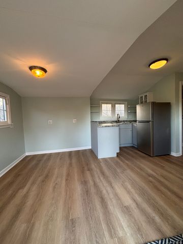 11 West Street, East Hampton, CT 06424