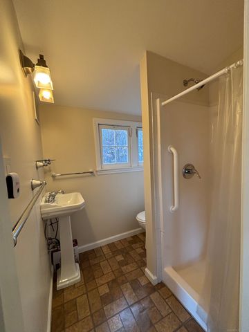 11 West Street, East Hampton, CT 06424