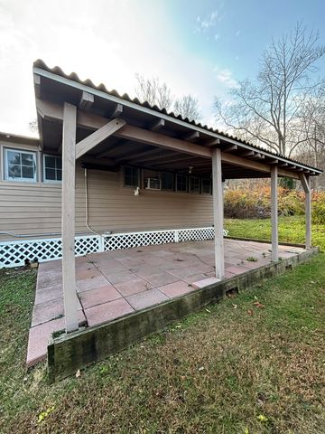 11 West Street, East Hampton, CT 06424