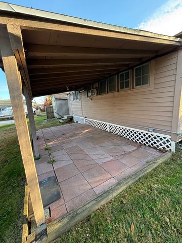 11 West Street, East Hampton, CT 06424