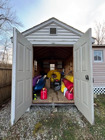 11 West Street, East Hampton, CT 06424