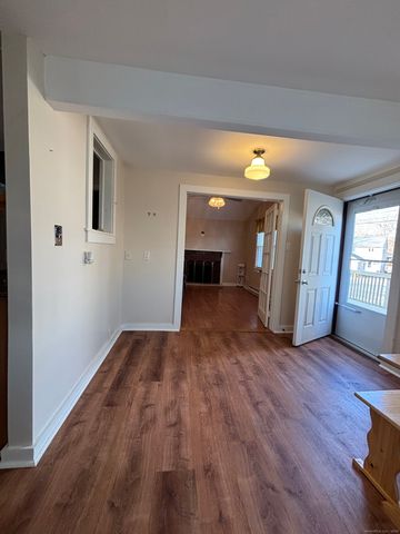 11 West Street, East Hampton, CT 06424