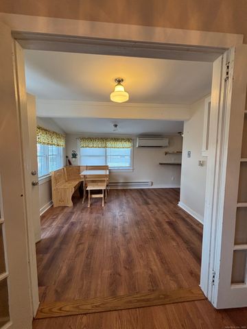 11 West Street, East Hampton, CT 06424