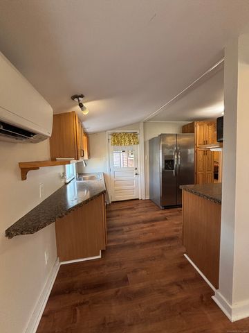 11 West Street, East Hampton, CT 06424