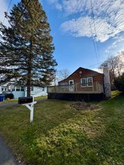 11 West Street, East Hampton, CT 06424