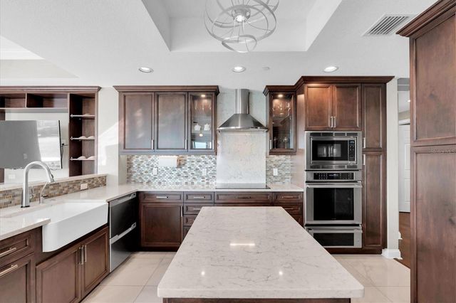 555 5TH AVENUE NE 711, St Petersburg, FL 33701