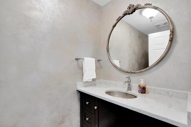 555 5TH AVENUE NE 711, St Petersburg, FL 33701