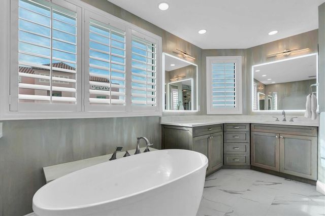 555 5TH AVENUE NE 711, St Petersburg, FL 33701