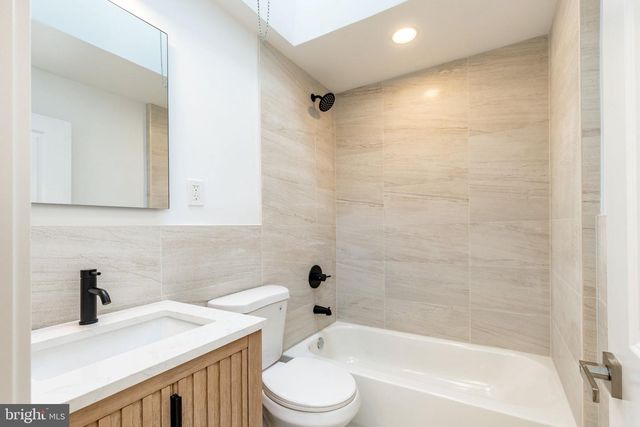 5746 GRAYS AVE, Philadelphia, PA 19143
