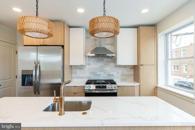 5746 GRAYS AVE, Philadelphia, PA 19143