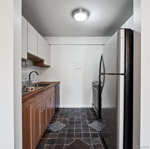 1255 S Maple Road 101, Ann Arbor, MI 48103
