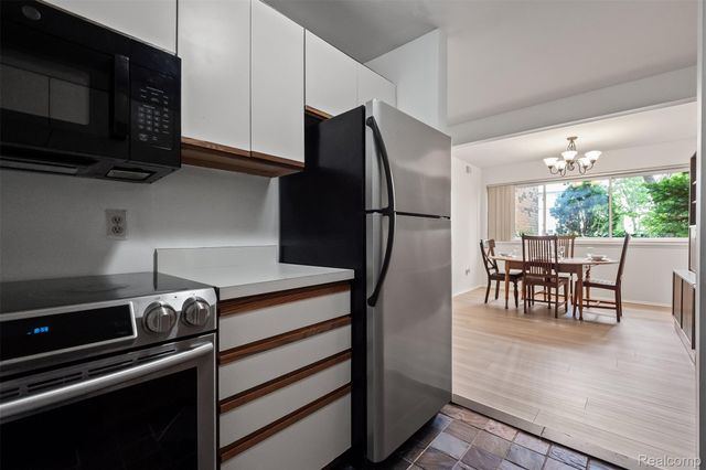 1255 S Maple Road 101, Ann Arbor, MI 48103