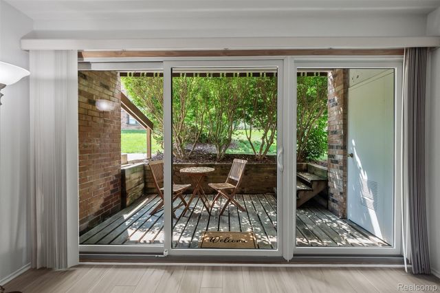 1255 S Maple Road 101, Ann Arbor, MI 48103