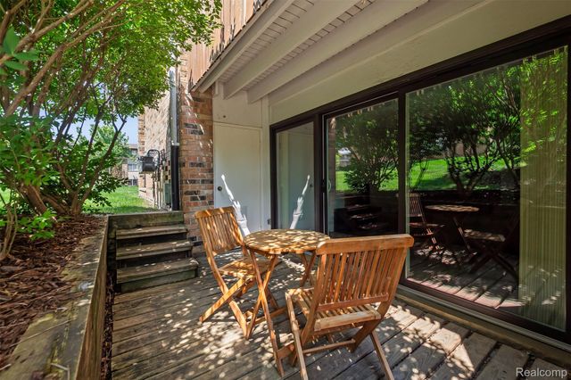 1255 S Maple Road 101, Ann Arbor, MI 48103