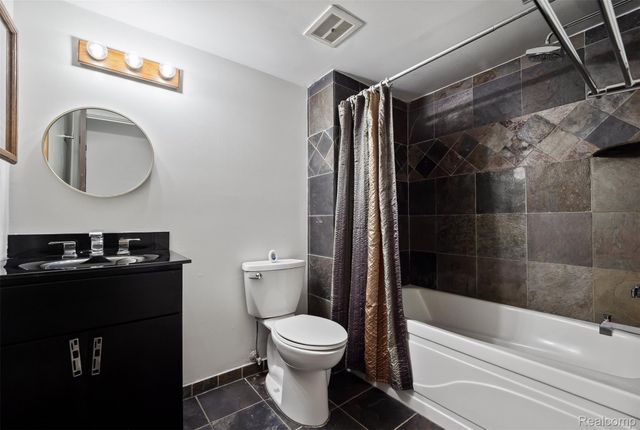 1255 S Maple Road 101, Ann Arbor, MI 48103