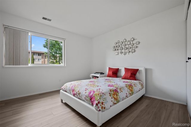 1255 S Maple Road 101, Ann Arbor, MI 48103