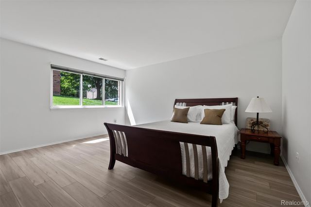 1255 S Maple Road 101, Ann Arbor, MI 48103