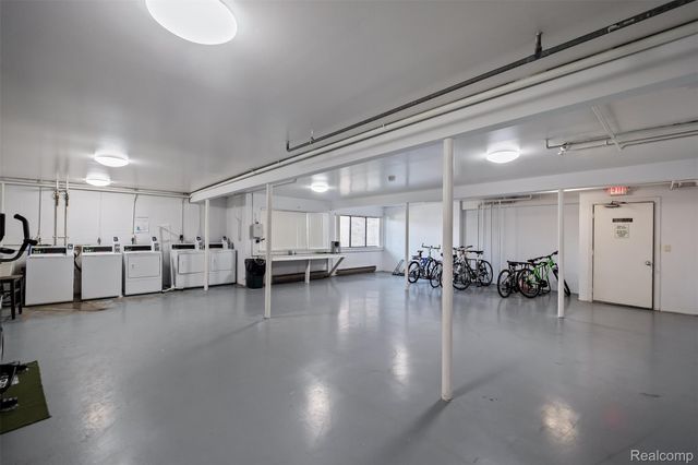 1255 S Maple Road 101, Ann Arbor, MI 48103