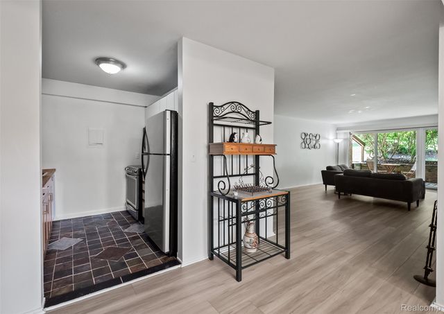 1255 S Maple Road 101, Ann Arbor, MI 48103