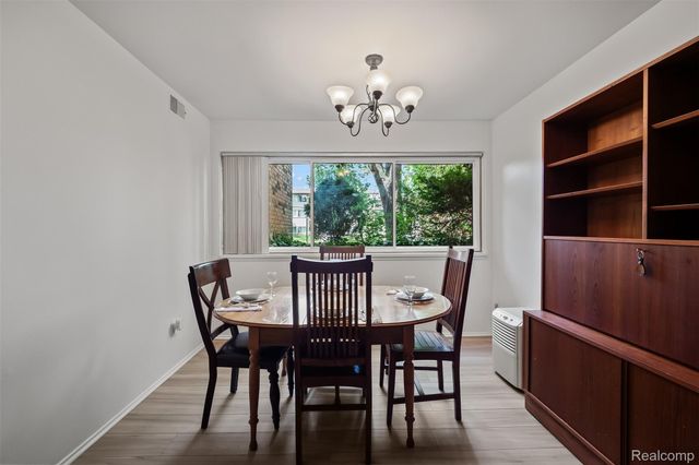 1255 S Maple Road 101, Ann Arbor, MI 48103